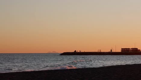Silhouette-Des-Yachthafens-Von-Cabopino-Nach-Sonnenuntergang-In-Zeitlupe