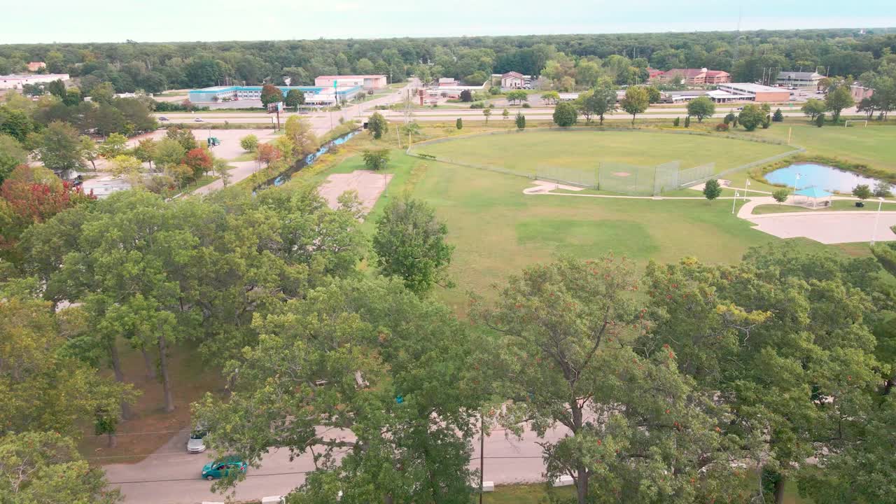 campos de béisbol en el parque del lago mona