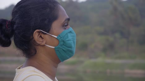 Mädchen-Mit-Maske-Angst-Vor-Corona-Covid-19-Indische-Mädchen-Mumbai-Thane-Maharashtra-Indien