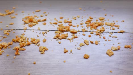 cereal derramado en el suelo