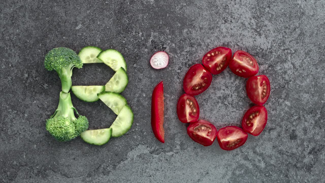 Text &bdquo;bio&rdquo; made of vegetables