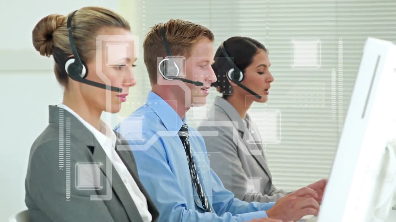 휴대폰 헤드 ⁇ 을 착용한 사업가들에 대한 디지털 인터페이스와 데이터 처리 애니메이션