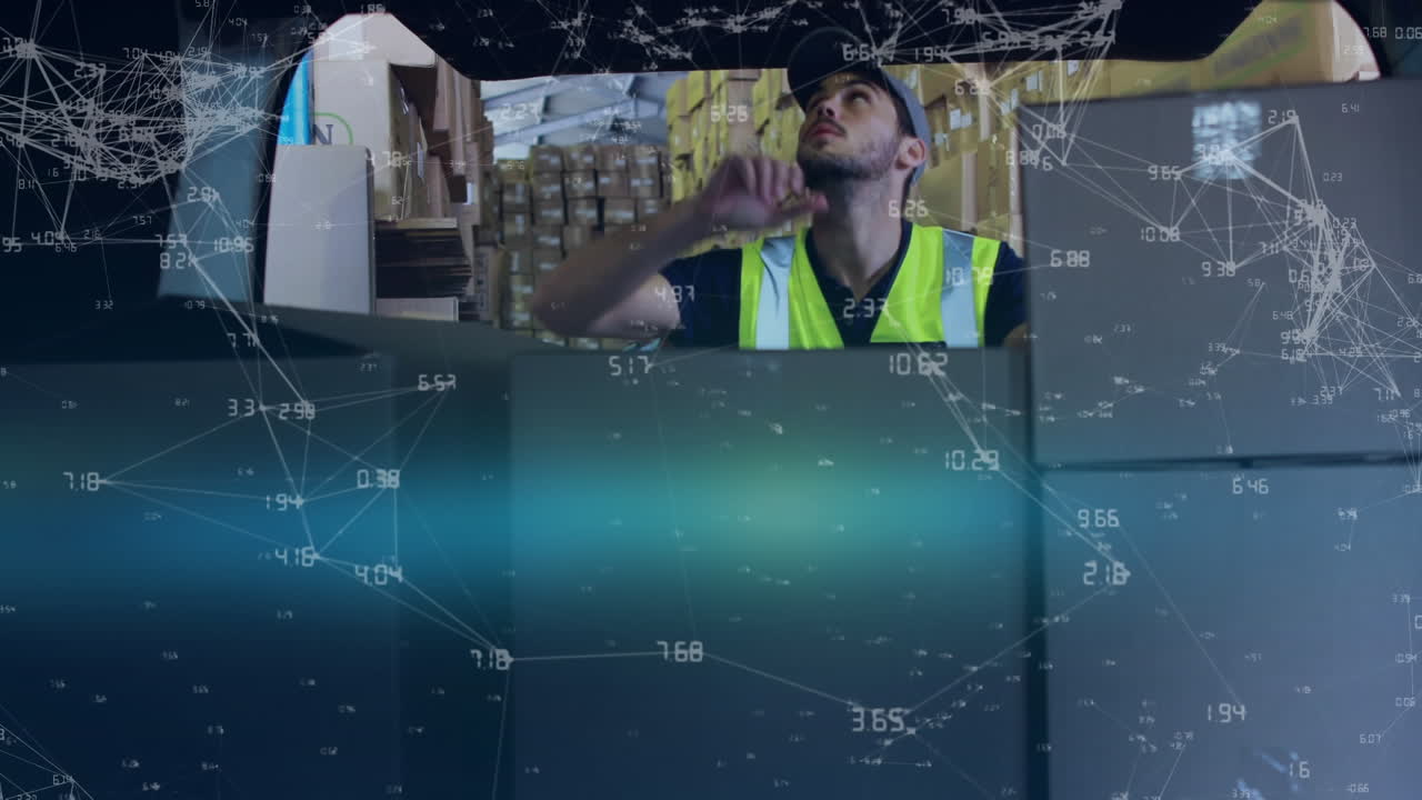 repartidor cargando paquetes en una furgoneta