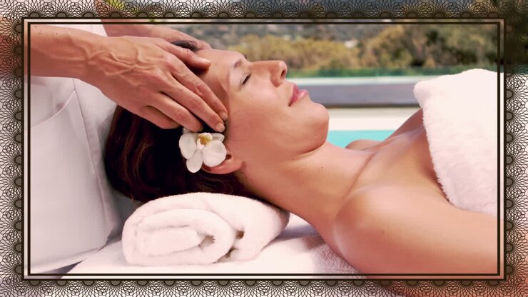 Kvinde, der får massage