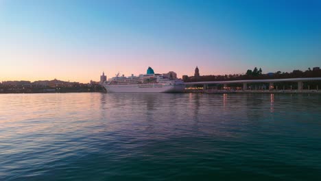 Bahía-De-Málaga-Después-Del-Atardecer,-España