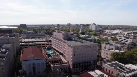 Aerial-low-push-in-shot-of-the-historic-Mills-House-Hotel-in-Charleston,-South-Carolina