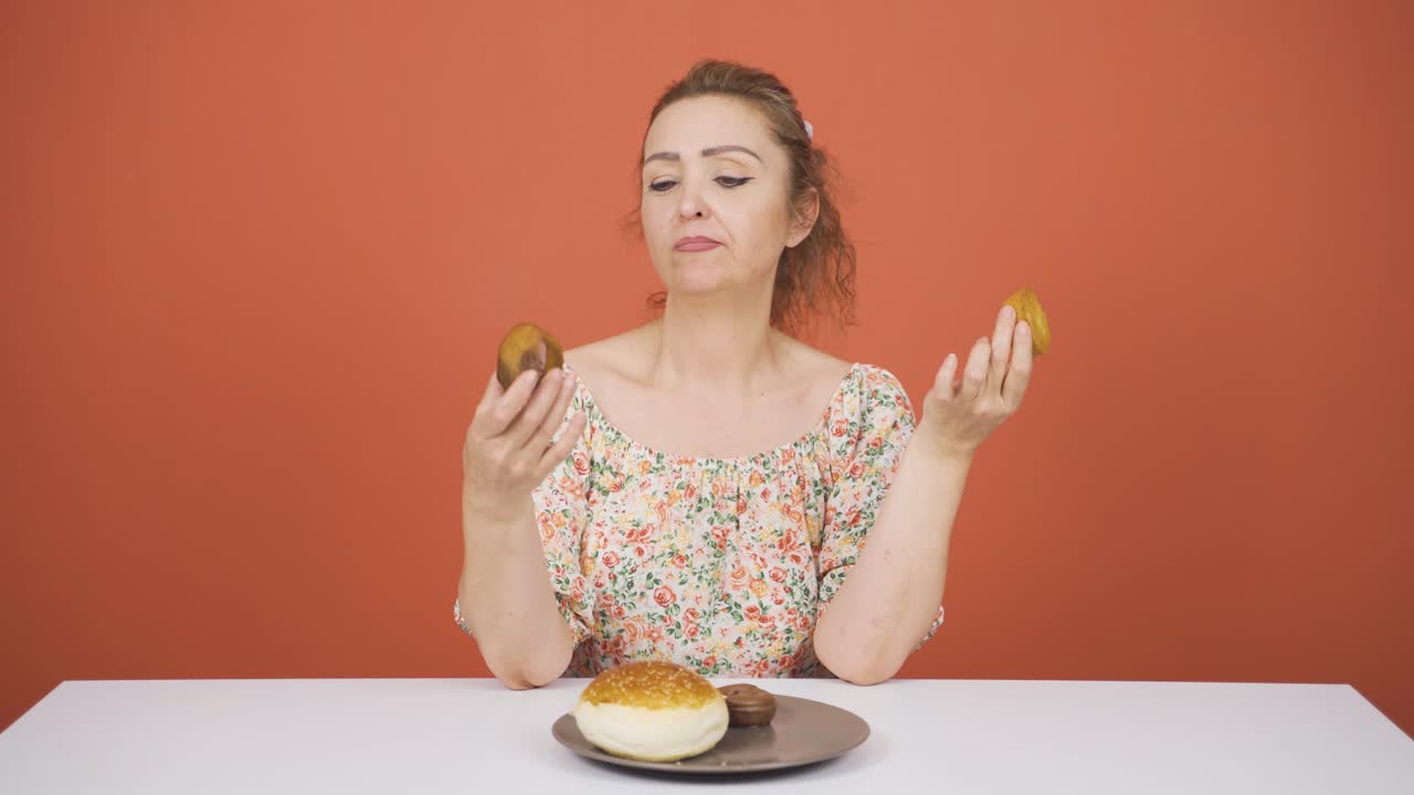 매우 빨리 먹는 사람. 해롭고 건강에 해로운 식단.