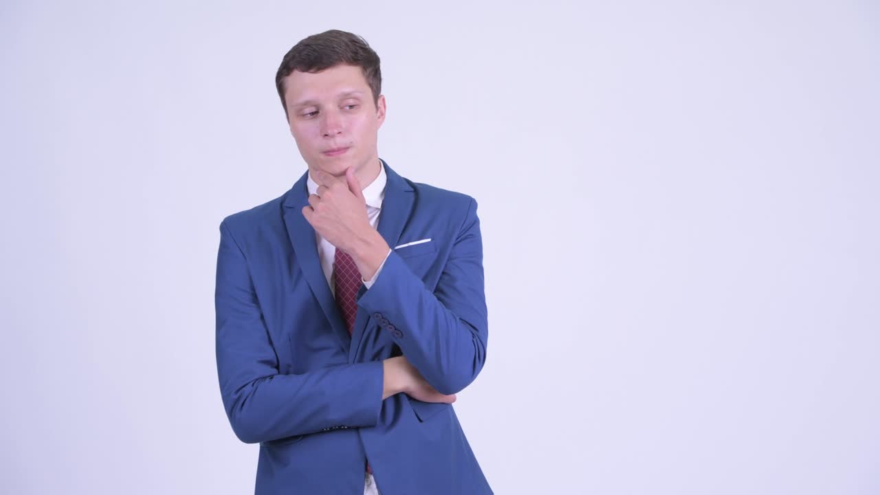 슈트 입은 잘생긴 젊은 사업가