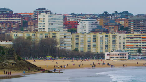 Toma-Panorámica-Del-Horizonte-De-Santander-En-El-Norte-De-España,-Con-Los-Jardines-De-Piquio-Y-La-Playa-Del-Sardinero