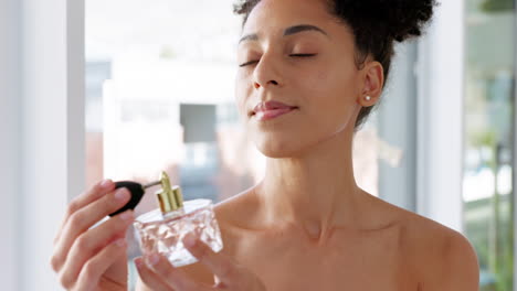 perfume, olor y aroma con una mujer negra
