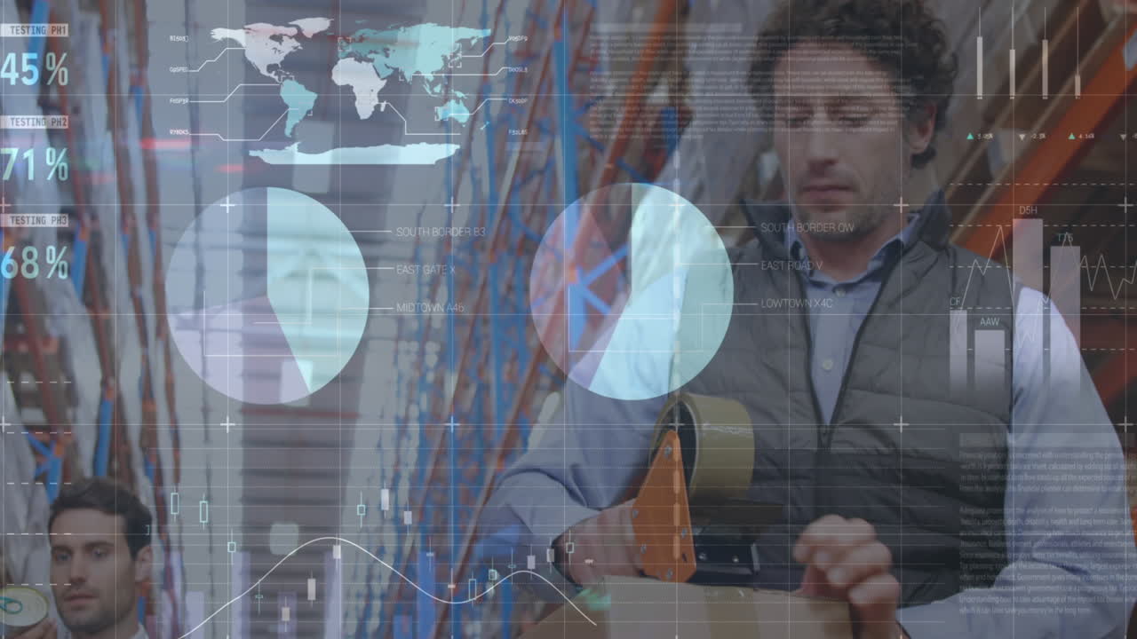 procesamiento de datos estadísticos contra el supervisor masculino caucásico que empaca cajas en el almacén