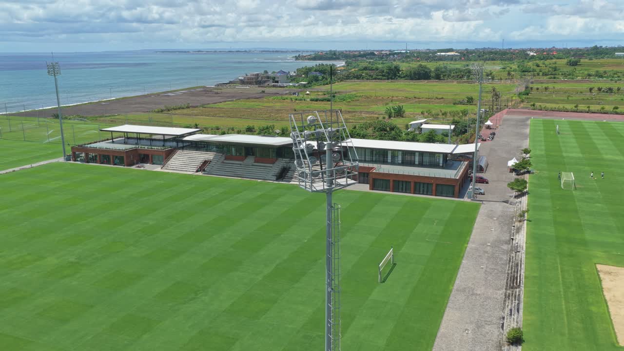 Vista aérea del campo de fútbol del Bali United Training Center