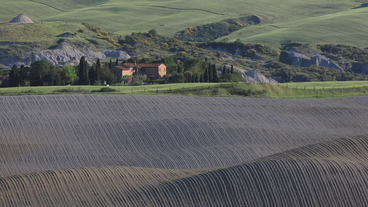 A lone farmhouse in the Val d'Orcia in Tuscany, Italy
