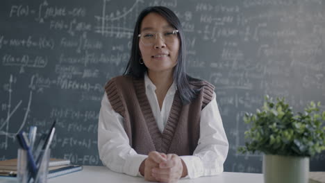 female teacher in online class