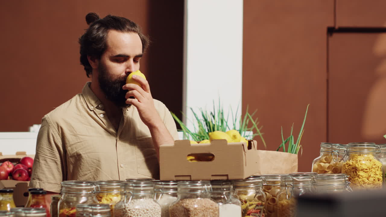 el cliente huele a frutas, se siente nostálgico.