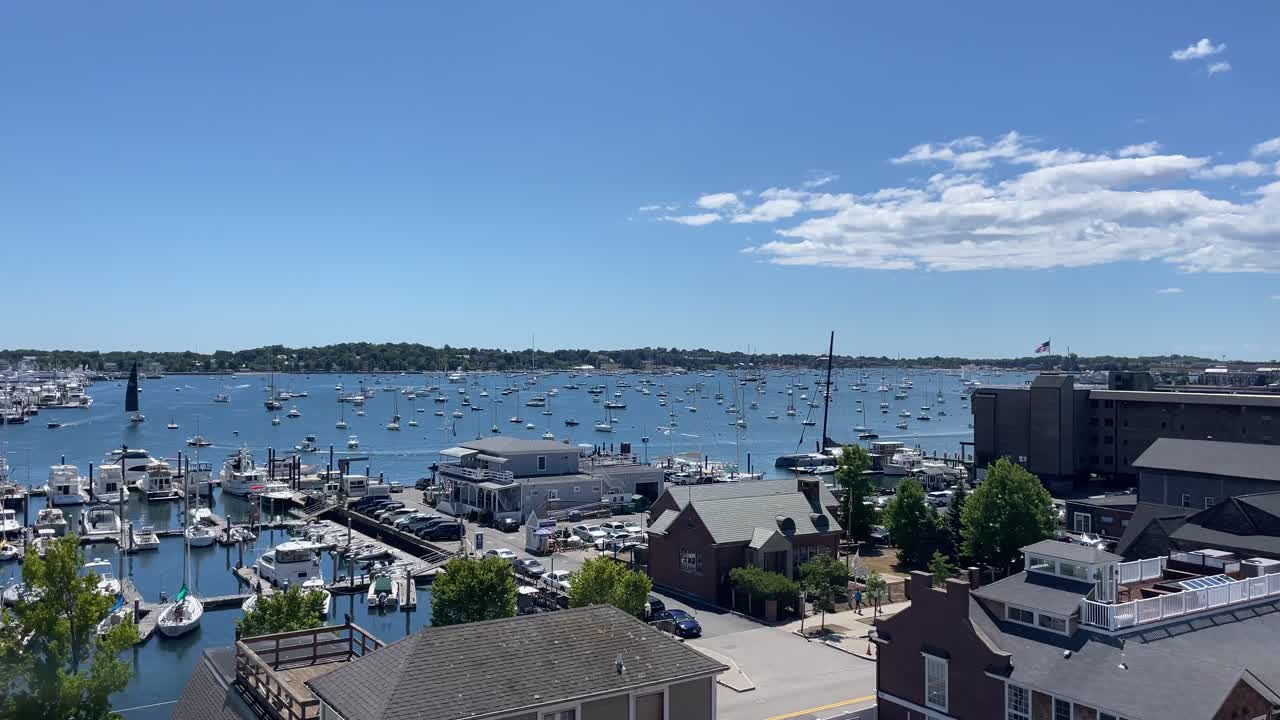 로드 아일랜드 해양 도킹 포트에 있는 모든 종류의 보트