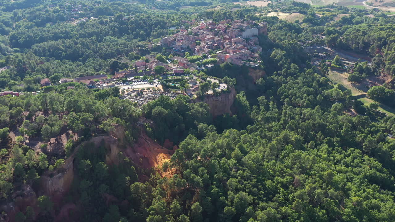 canteras de roussillon ocre camino acantilados rojos pigmentos depósitos de arcilla aérea