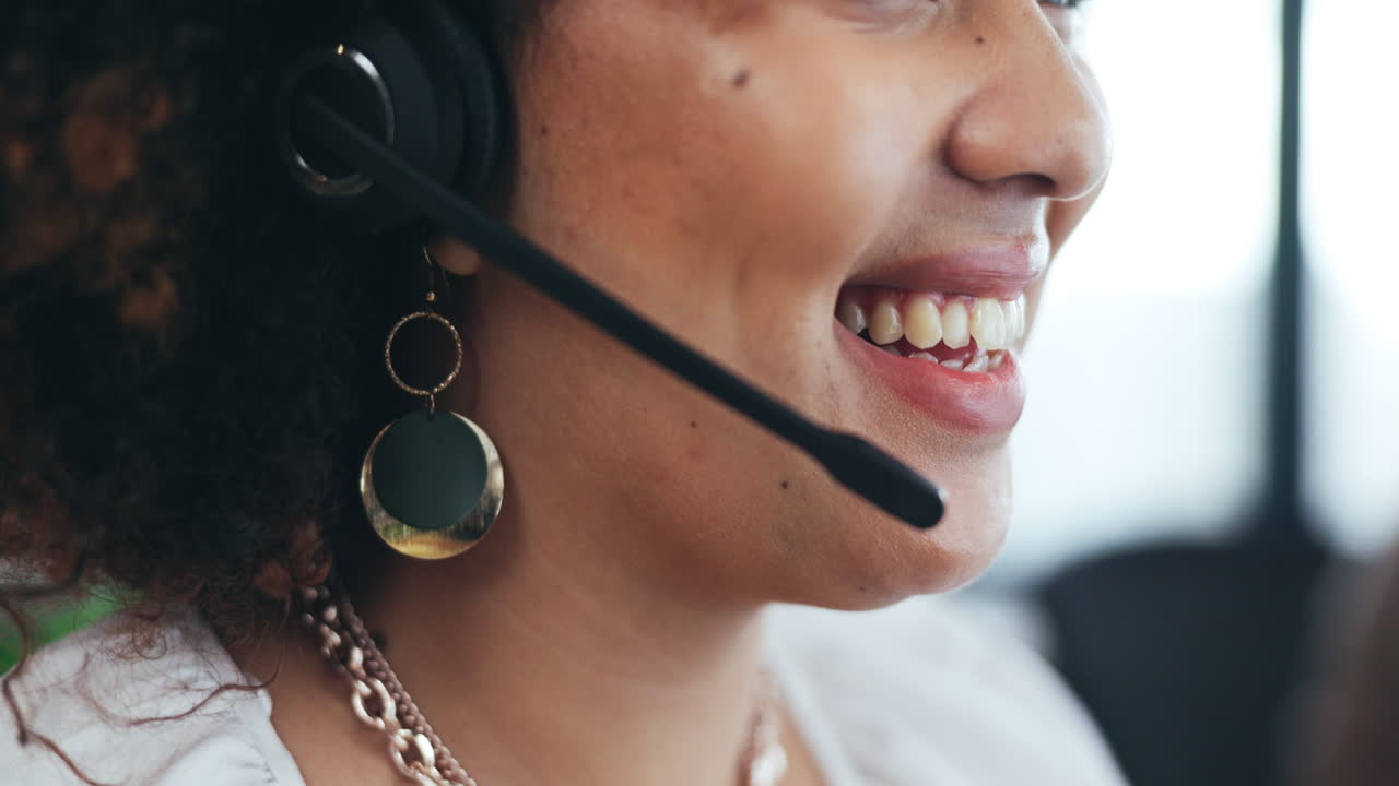 Voce, microfono e operatore di call center