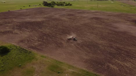 Tractor-plowing-soil,-Buenos-Aires-province