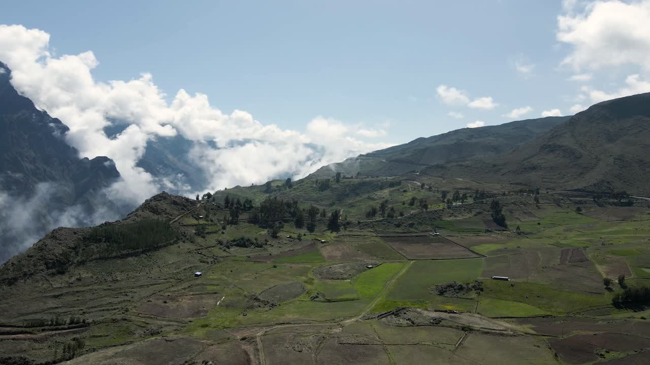 imagenes aereas del cañon del colca rumbo a la cruz del condor