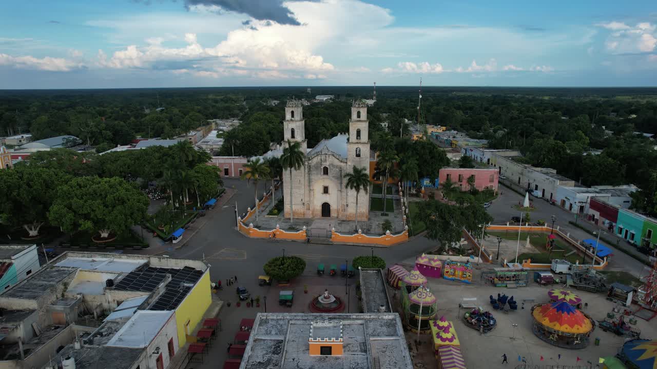 tomada de avión no tripulado del pueblo mágico de espita yucatan méxico plaza principal