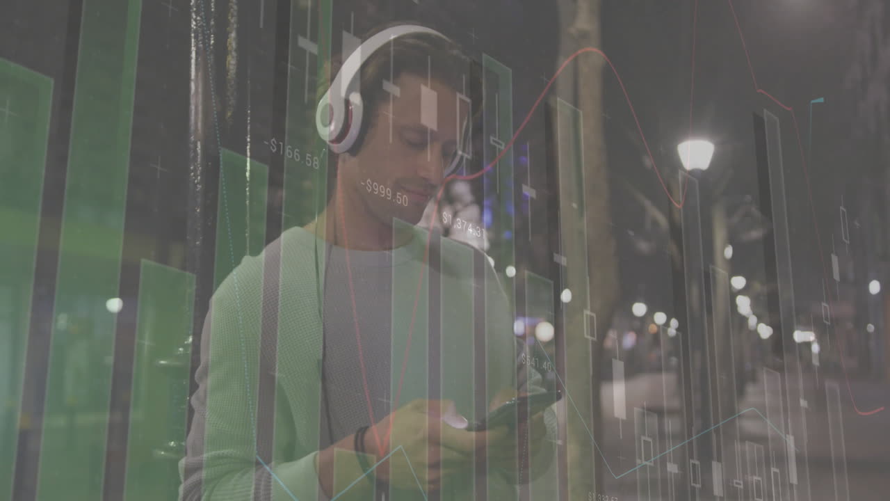 이동 중 스마트폰을 가진 두 인종의 남성에 대한 금융 데이터 처리의 애니메이션