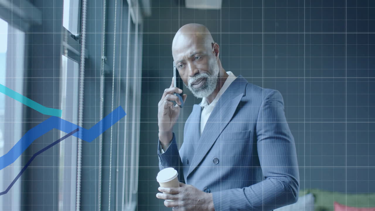 Animation af finansiel databehandling over afroamerikansk forretningsmand på kontor.