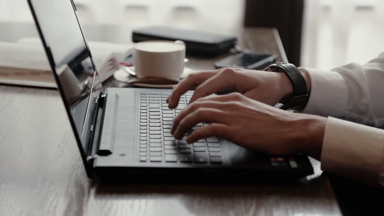 Businessman working on laptop in a cafe