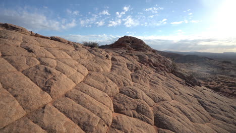 Sandstone-Rock-Patterns-on-Hill-in-Desert-Landscape-of-Utah,-Panoramic-View