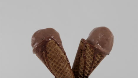 Los-Conos-De-Helado-De-Chocolate-Se-Derriten-Con-El-Tiempo