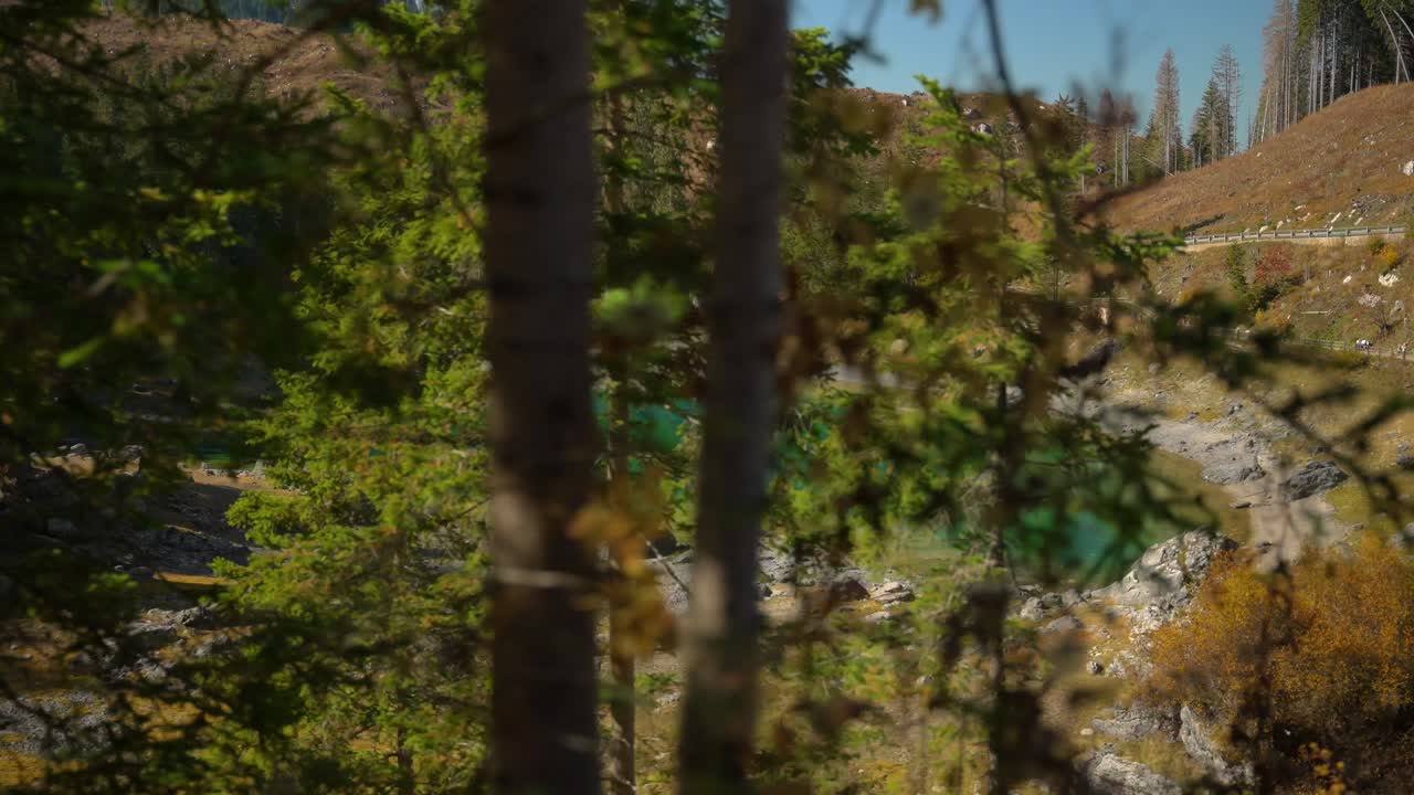 imágenes del lago lago di carezza en dolomitas italianas en los alpes europeos