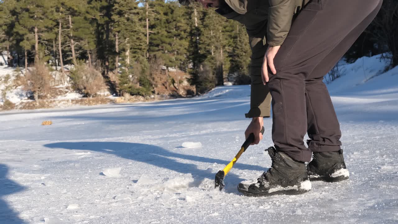 도끼의 얼음을 깨다
