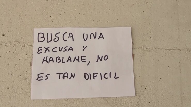 frase motivazionale in spagnolo su un muro