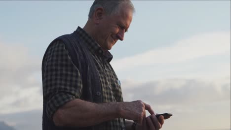 Senior-man-using-his-mobile-phone