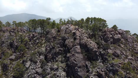 Vista-Aérea-De-Excursionistas-En-La-Cumbre-Del-Pico-Duarte-En-La-Cordillera-Central-De-La-República-Dominicana.