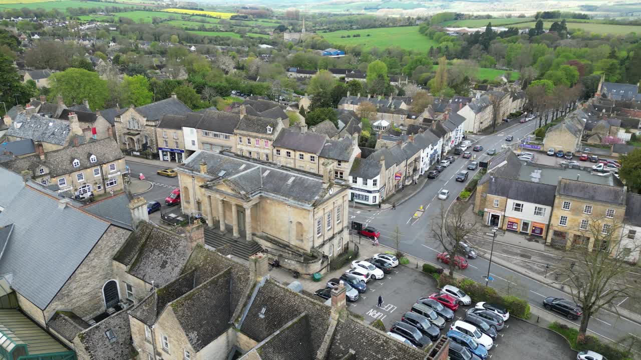 Municipio di Chipping Norton, Oxfordshire, Regno Unito, vista aerea con drone, filmato 4K