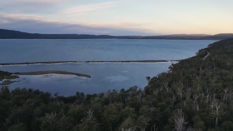 Cami-Lake-in-Tierra-del-Fuego-Patagonian-Main-Island,-Natural-Skyline-in-Warm-Summer-Weather,-Mountains-in-Patagonia,-Fagnano-Tolhuin