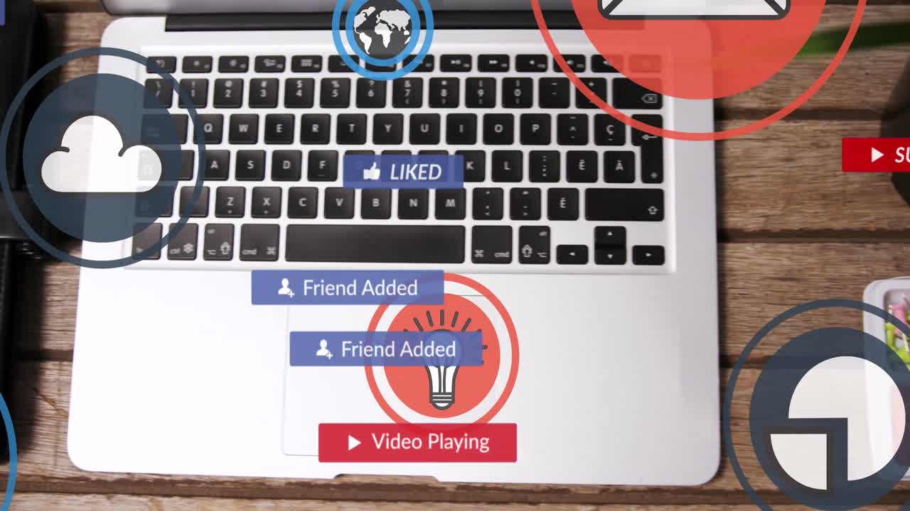 책상 위의 노트북에서 텍스트와 함께 이모지 아이콘의 애니메이션
