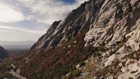 Drone-shot-of-boulders-mountains-@-base-of-Little-Cottonwood-Canyon-in-Salt-Lake-City,-Utah