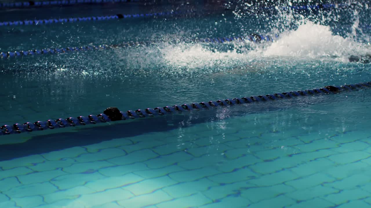 수영장에서 수영 훈련