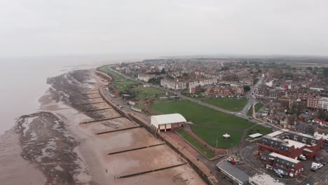 disparo de un dron sobre la aldea de hunstanton, norfolk, reino unido