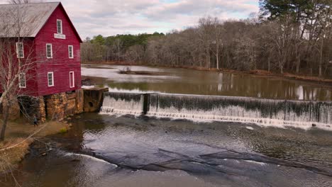 Star&#39;s-Mill-State-Park-Und-Luftaufnahme-Des-Wasserfalls