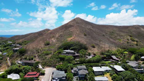 Rising-over-Kaiwa-Ridge,-Pillbox-Trail,-view-of-Waimanalo