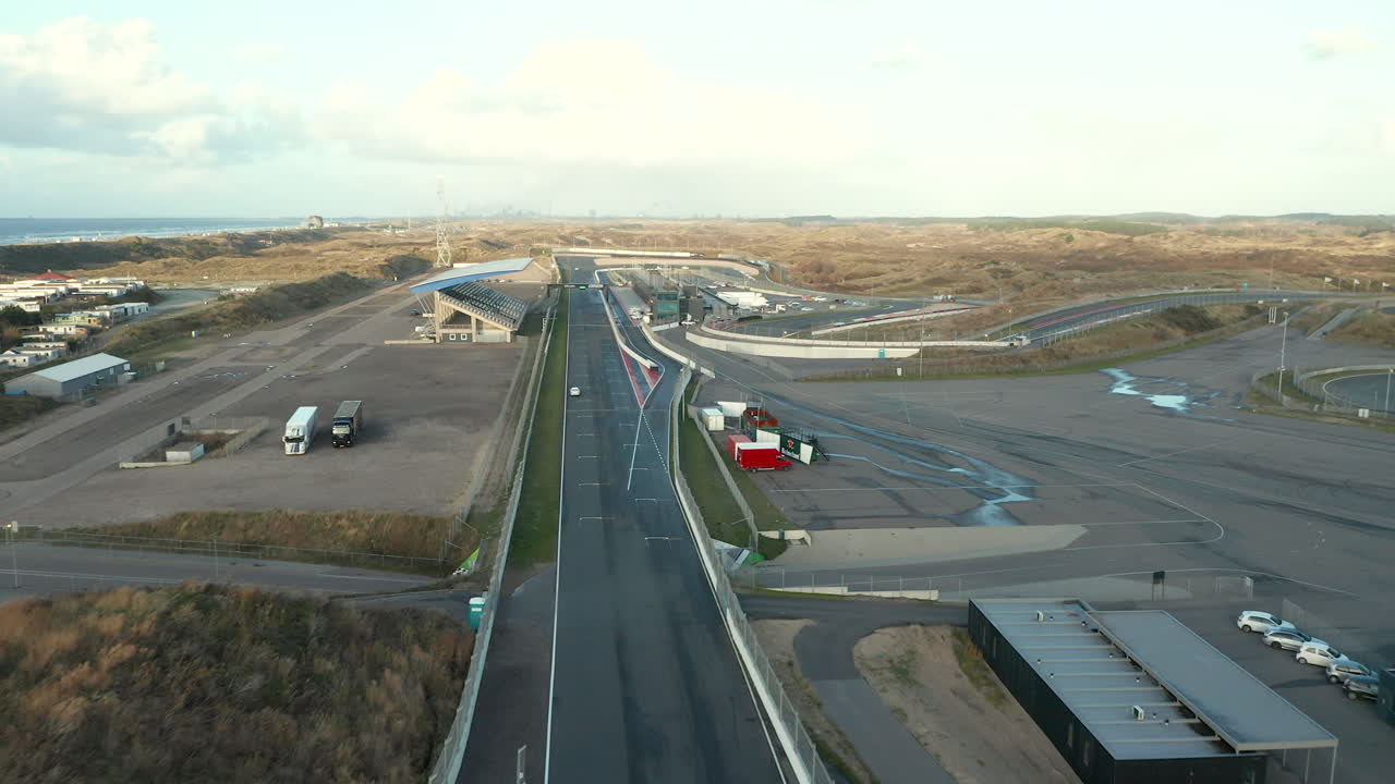 antena del circuito de zandvoort en zandvoort, países bajos - toma de drones