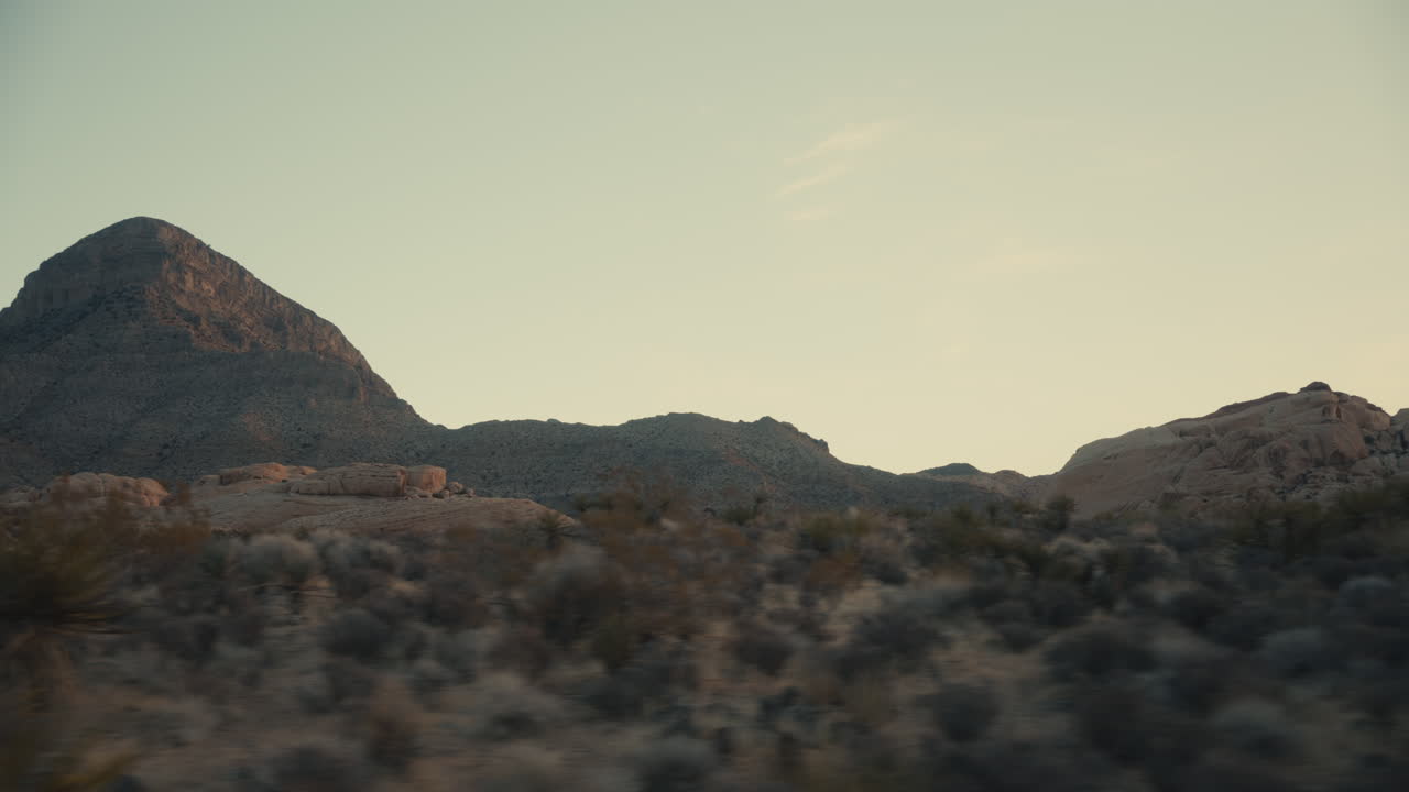 Paesaggio di montagna deserta