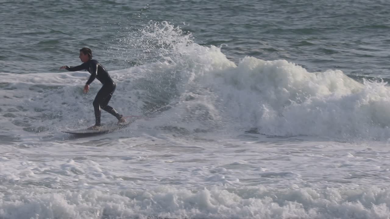 파워, 강하고 완벽한 시간으로 카스카이스에서 서핑