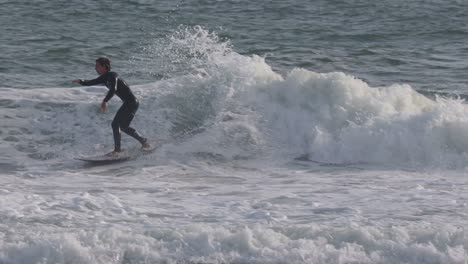 surf in cascais with power, strong and perfect time