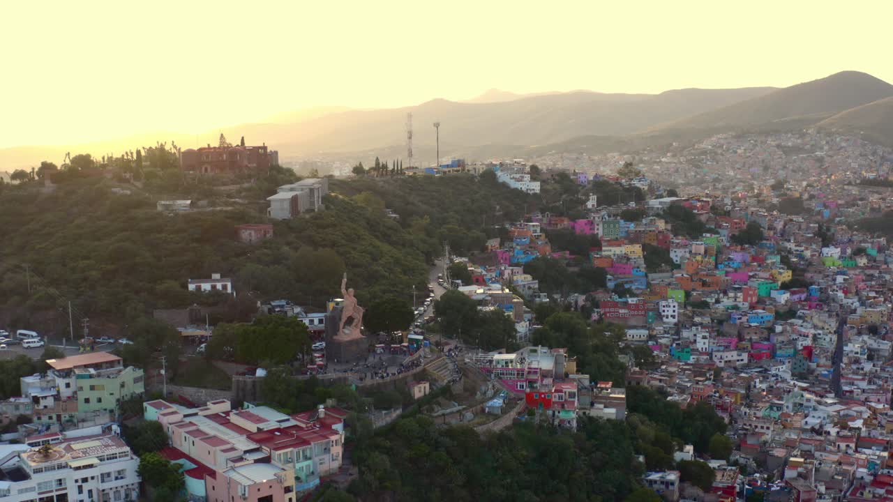 antena: ciudad de guanajuato y el pipila, mexico