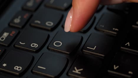 pushing o button on the black keyboard