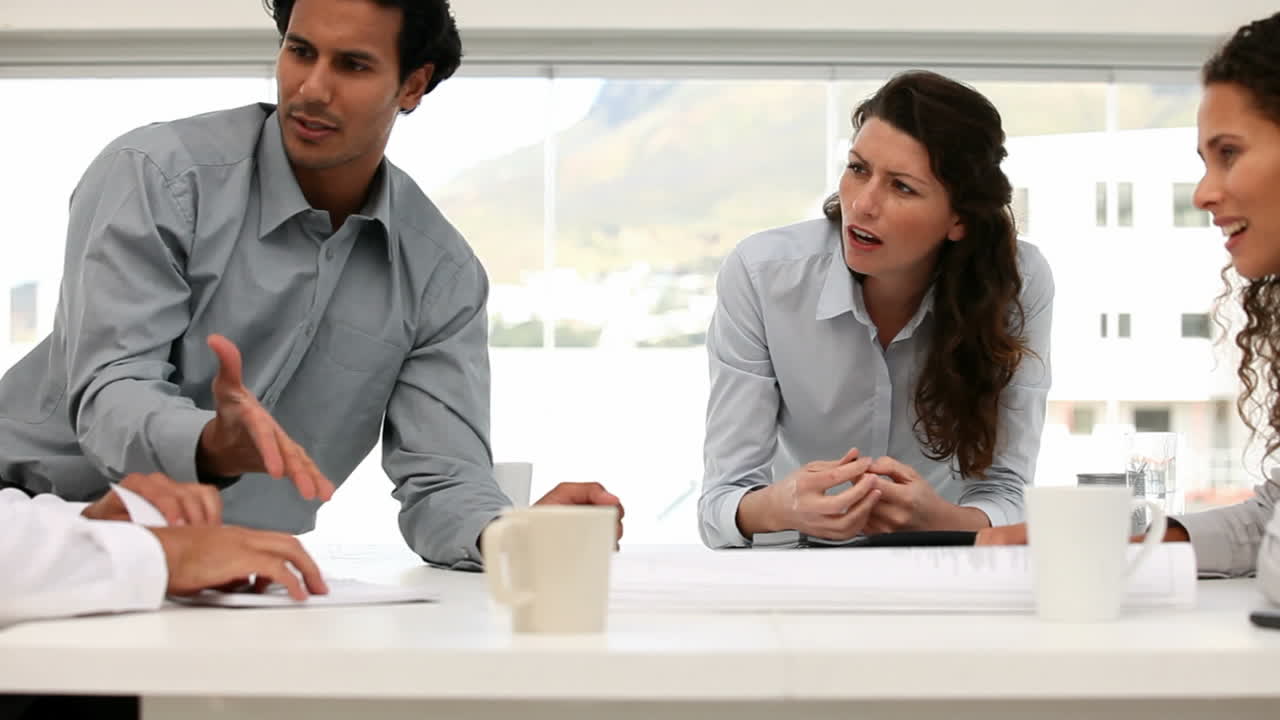 datos financieros y vídeos